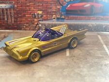 "BATIMÓVIL HOT WHEELS ""PERSONALIZADO"" '66 SERIE DE TELEVISIÓN con Intercambio de JINETES REALES" dorado segunda mano  Embacar hacia Argentina