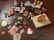 Usado, Lote de colección de accesorios en miniatura para casa de muñecas dijes muñecas muebles ¡y más! segunda mano  Embacar hacia Argentina