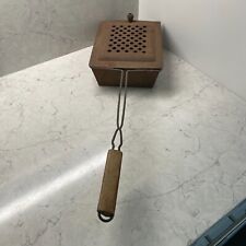 Panela aquecedora de pipoca retangular antiga de metal com cabo de madeira - enferrujada comprar usado  Enviando para Brazil