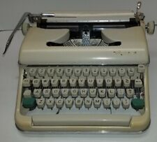 Máquina de escribir Olympia vintage con estuche original buen estado. probado segunda mano  Embacar hacia Argentina