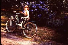 1956 Bicicleta Sweet Girl Kodachrome Borda Vermelha Vintage 35mm Slide 1950's JNA1 comprar usado  Enviando para Brazil