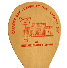 Placa publicitária 1950s Sinclair posto de gasolina e petróleo “dia da capacidade” remo de brinquedo de madeira comprar usado  Enviando para Brazil