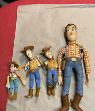 Lote de 4 muñecas vaqueras de peluche Disney Toy Story de 16,10,9 y 7"" Woody Toy Story segunda mano  Embacar hacia Argentina