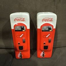 Usado, Máquina de venda automática de cerâmica colecionável Coca-Cola sal e pimenta shakers 4-3/4" comprar usado  Enviando para Brazil