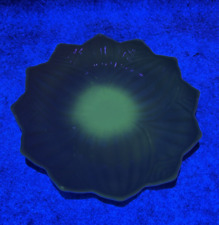 Folha de flor de lótus vintage Fire King 8" sob placa vidro leitoso UV reativo, usado comprar usado  Enviando para Brazil
