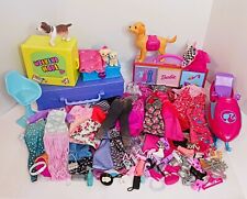 Lote de 100 zapatos y accesorios de ropa tamaño muñeca Barbie + estuches para perros segunda mano  Embacar hacia Argentina