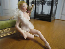 Usado, Boneca miniatura casa de bonecas 5 1'2" boneca de porcelana sentada em espartilho branco com boa comprar usado  Enviando para Brazil