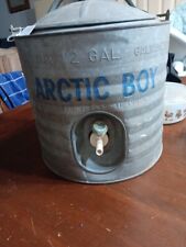 Antigo refrigerador de bico de bebida galvanizado ARCTIC BOY 2 galões isolado cabo de madeira comprar usado  Enviando para Brazil
