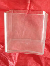 Vase cube plastique d'occasion  L'Escarène