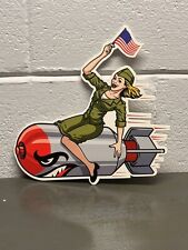 American Patriotic Atomic Bomb Girl placa de metal grosso pin up helicóptero a gás óleo comprar usado  Enviando para Brazil