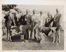 Usado, 1935 Foto de prensa Funcionarios lácteos promueven el hábito de "dejar de beber leche", VA segunda mano  Embacar hacia Argentina