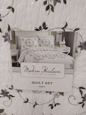 heirloom queen bedroom set for sale  Aurora
