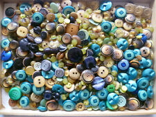 Vecchi bottoni resina usato  Como