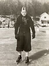 Foto vintage 5x7 década de 1940 menino patins de gelo calcinhas patinação no lago comprar usado  Enviando para Brazil