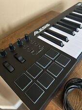 Alesis V25 | Controlador de teclado USB MIDI de 25 llaves con almohadillas retroiluminadas segunda mano  Embacar hacia Argentina