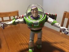 Figura de acción parlante Buzz Lightyear de Disney Pixar Toy Story 12 segunda mano  Embacar hacia Argentina