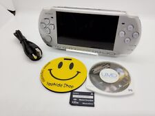 Sistema Sony PSP 3000 PLATEADO con cargador [sin región] Probado buena Playstation, usado segunda mano  Embacar hacia Argentina