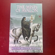The Mists of Avalon: A Novel por Marion Zimmer Bradley (1987, Trade... comprar usado  Enviando para Brazil