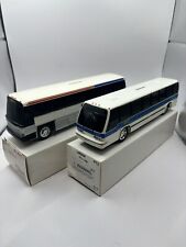 Lote de ônibus bancário vintage plástico 9,5X2X2,75 pol. (azul/verde gato e jovem) comprar usado  Enviando para Brazil