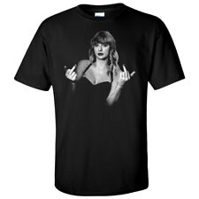 Camiseta Taylor Swift dedo medio - negra segunda mano  Embacar hacia Argentina