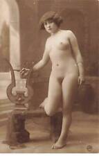 Jeune femme nue d'occasion  France