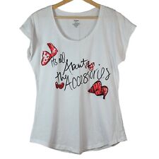 Camiseta Disney Store It's All About the Accessories branca XL sapatos brilhantes arco comprar usado  Enviando para Brazil