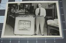 Refrigerated DINER Case Display Man w/ Desserts Candy Counter FOOD Vintage PHOTO, usado segunda mano  Embacar hacia Argentina