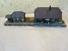 Gebraucht, H0 / 1:87 Diorama : Bahnhofsgebäude mit Anbau, Figuren #G gebraucht kaufen  Schmiechen