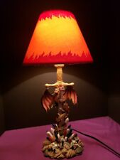 Lámpara de dragón cristales medievales llama espada estatua gótica luz de escritorio figura de 20  segunda mano  Embacar hacia Argentina