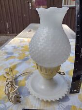 Mesa de cabeceira vintage com miçangas Hobnail vidro leitoso branco abajur furacão chique gasto comprar usado  Enviando para Brazil