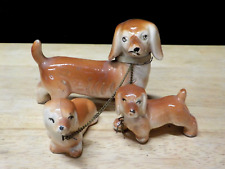 VINTAGE MAMA DACHSHUND WITH HER 2 DACHSHUND PUPPIES ON CHAIN LEASHES for sale  Shipping to South Africa