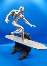 Silver surfer statue usato  Italia