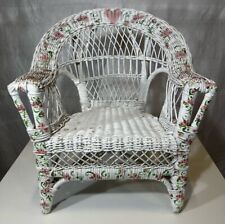 Silla de mimbre blanca vintage de 21"" de alto patrón floral para niño o muñeca segunda mano  Embacar hacia Argentina