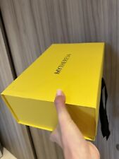 Caixa de papel amarelo Mytheresa caixa vazia caixa de presente 14 polegadas*9 polegadas*5 polegadas usada  comprar usado  Enviando para Brazil