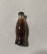 Mini garrafa de Coca-Cola vintage copo de 2 pol.? Marrom com tampa de metal RARO comprar usado  Enviando para Brazil