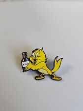 Pássaro amarelo dos desenhos animados com garrafa de licor comprar usado  Enviando para Brazil