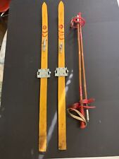 Esquis infantis vintage de madeira Skilom com varas de bambu feitos na Noruega, usado comprar usado  Enviando para Brazil