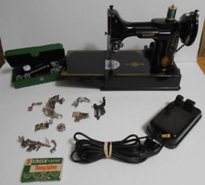Máquina de costura vintage Singer 221-1 peso pena com estojo e acessórios, usado comprar usado  Enviando para Brazil