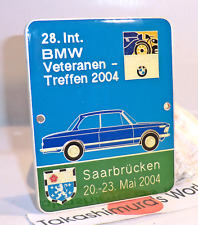 AUTOPLAKETTE 28. internat BMW Veteranen Treffen SAARBRÜCKEN 2004 02er Coupe DW98 comprar usado  Enviando para Brazil