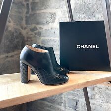 Chanel black lambskin d'occasion  Expédié en Belgium