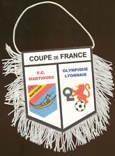 FANION 10*09 CM FC.MARTIGUES Vs OLYMPIQUE LYONNAIS OL 32° COUPE DE FRANCE 1981, occasion d'occasion  Bussy-Saint-Georges