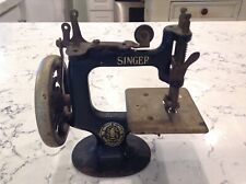Antique/Vintage Singer Mini Sewing Machine Salesman Sample Childs Toy Hand Crank for sale  Shipping to South Africa