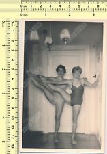 Usado, Traje de baño para dos damas práctica danza femenino retrato peludo foto antigua abstracta segunda mano  Embacar hacia Argentina