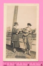 Jogadora feminina com guitarra Uke Banjo era jazz menina ukulele foto instantânea vintage comprar usado  Enviando para Brazil