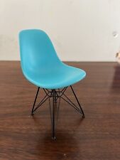 Miniature Vitra Muséum  - DCR Charles & Ray Eames, 1950  Chair Out Of Production comprar usado  Enviando para Brazil