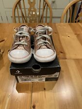 Girls converse trainers for sale  SOUTHEND-ON-SEA