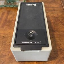 Caja fuerte vintage a prueba de fuego Sentry Survivor II con llave clasificación de 1700 grados segunda mano  Embacar hacia Argentina