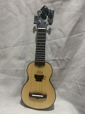 ukulele (usado) com estojo e sintonizador comprar usado  Enviando para Brazil