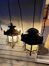 Usado, Juego de dos antiguas linternas colgantes de luz ornamentadas de hierro forjado segunda mano  Embacar hacia Argentina