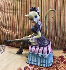 DAISY DOLL Retro Alley Cat Retired Figurine “Trophy Cat” by Margaret Le Van for sale  Annapolis